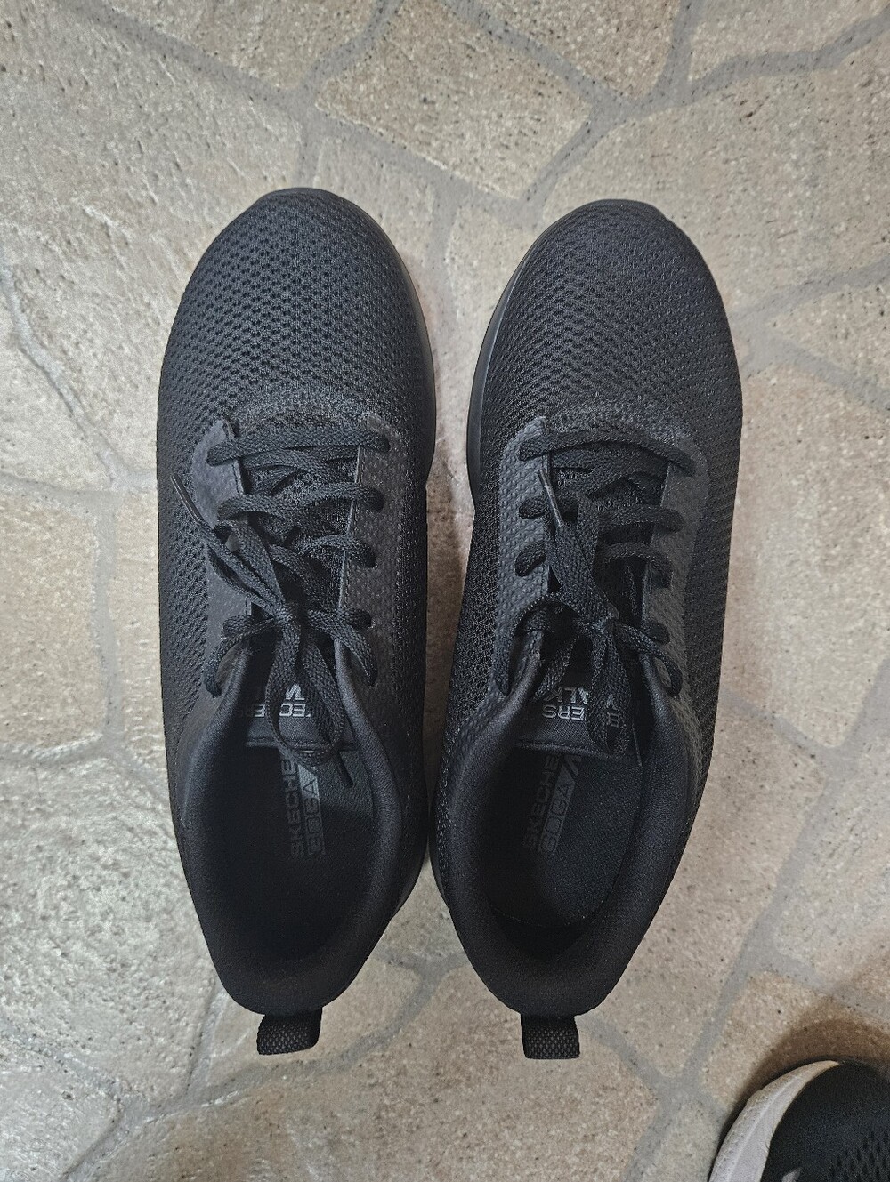 Skechers GOGA max Men's All-Black Breathable Knit Trainer